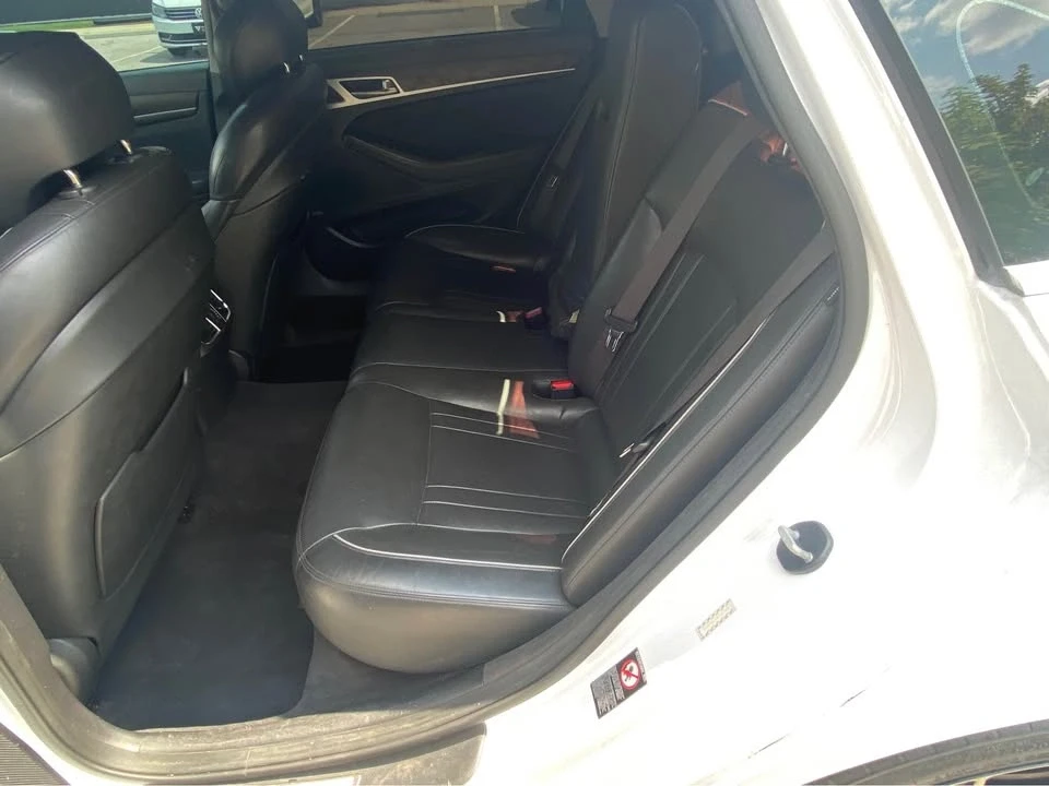 2015 Hyundai Genesis - Image 11 of 17