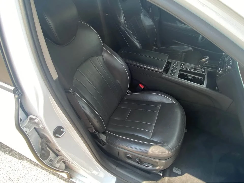 2015 Hyundai Genesis - Image 10 of 17