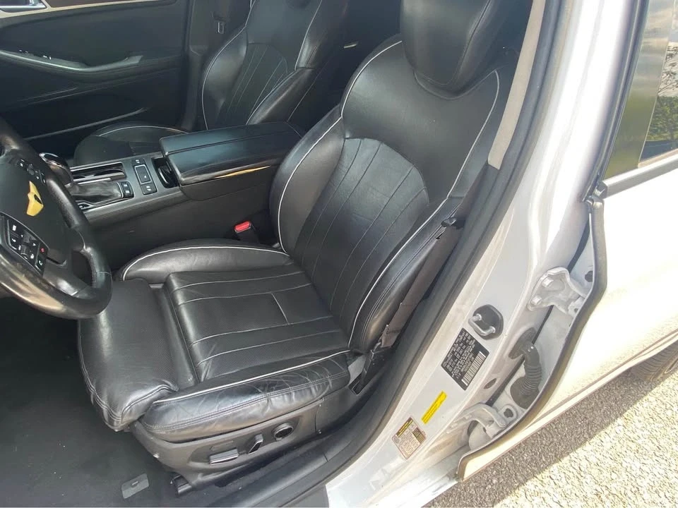 2015 Hyundai Genesis - Image 9 of 17