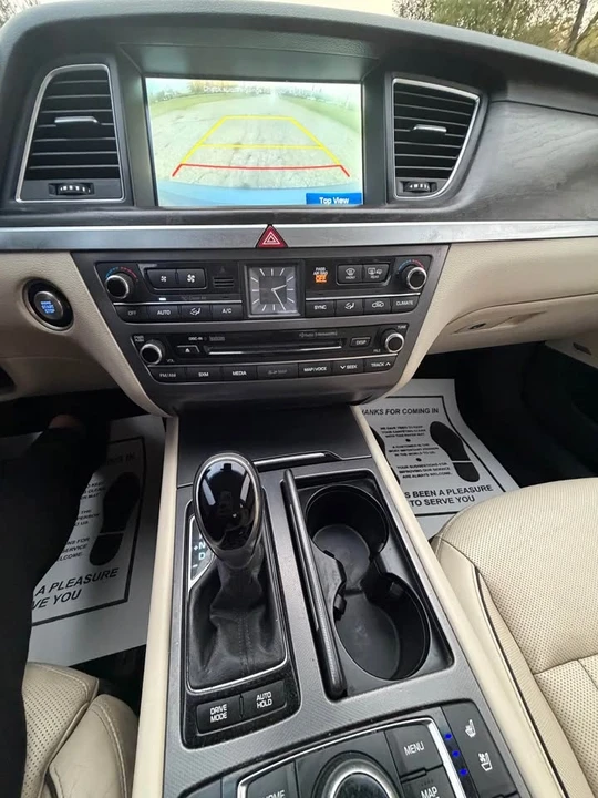 2015 Hyundai Genesis - Image 10 of 12