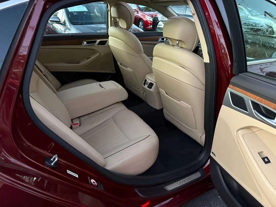 2015 Hyundai Genesis - Image 13 of 19