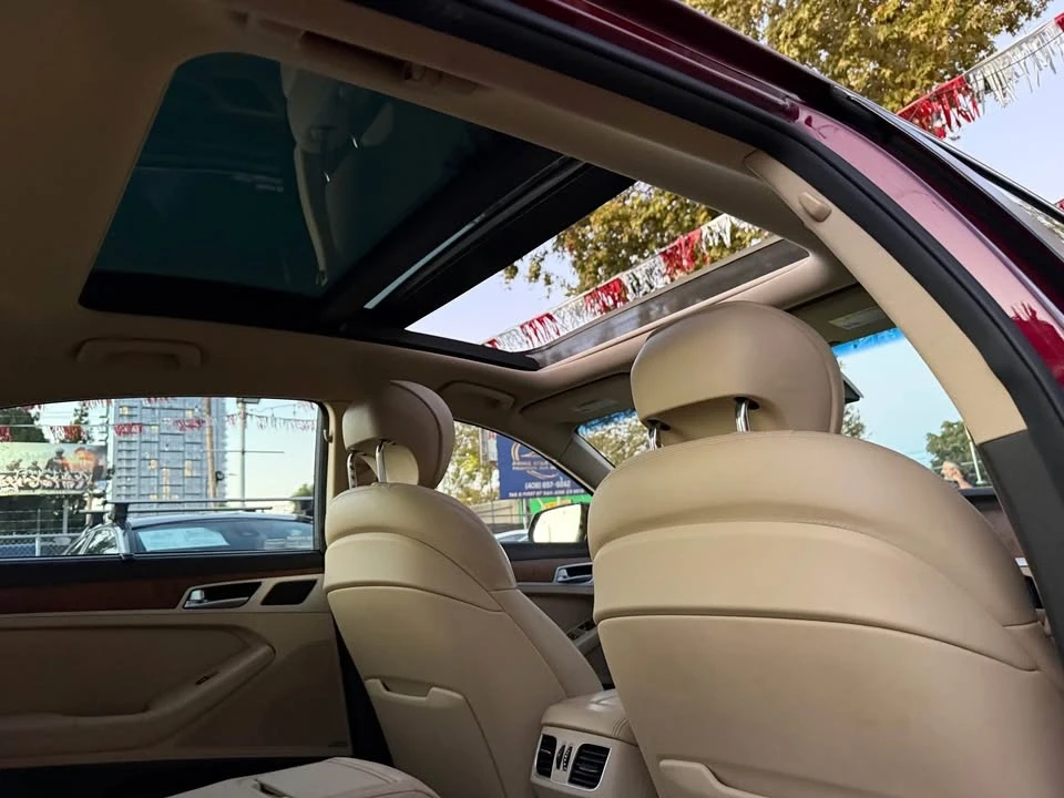 2015 Hyundai Genesis - Image 15 of 19