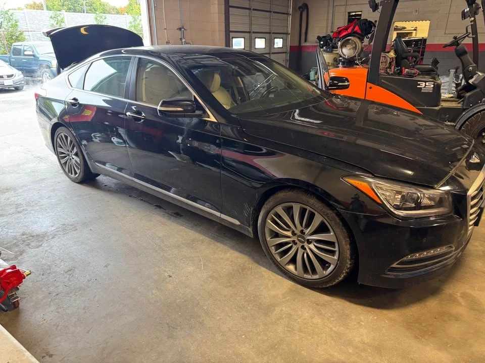2015 Hyundai Genesis - Image 2 of 6