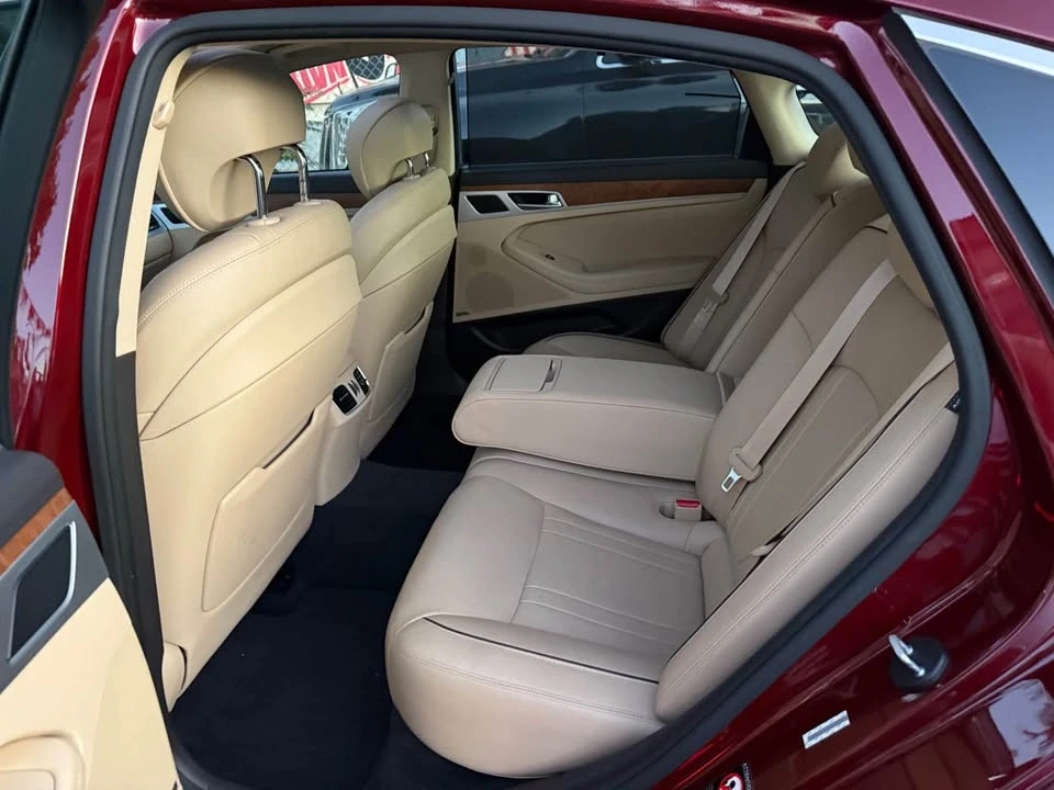 2015 Hyundai Genesis - Image 16 of 19