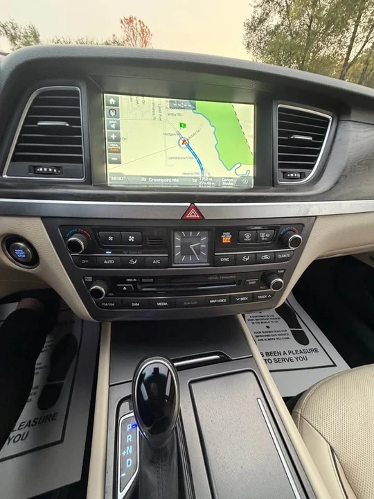 2015 Hyundai Genesis - Image 11 of 12