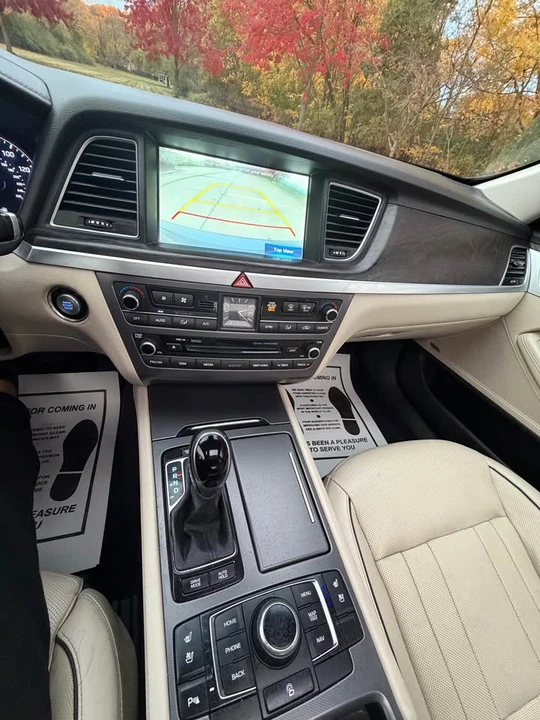 2015 Hyundai Genesis - Image 10 of 15