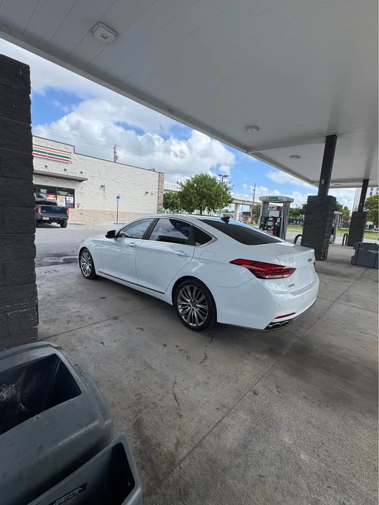 2015 Hyundai Genesis - Image 4 of 12