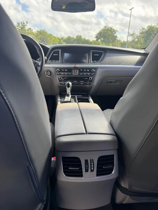 2015 Hyundai Genesis - Image 10 of 12