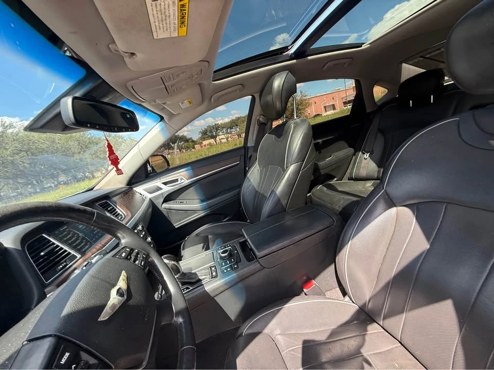 2015 Hyundai Genesis - Image 8 of 10