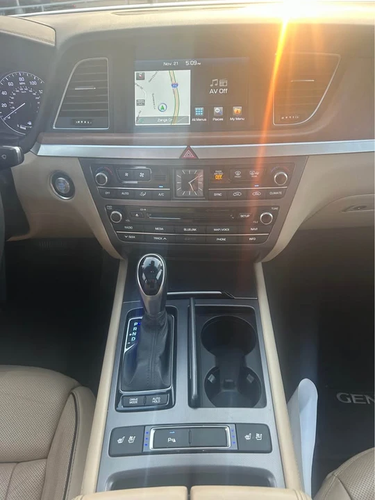 2015 Hyundai Genesis - Image 7 of 15