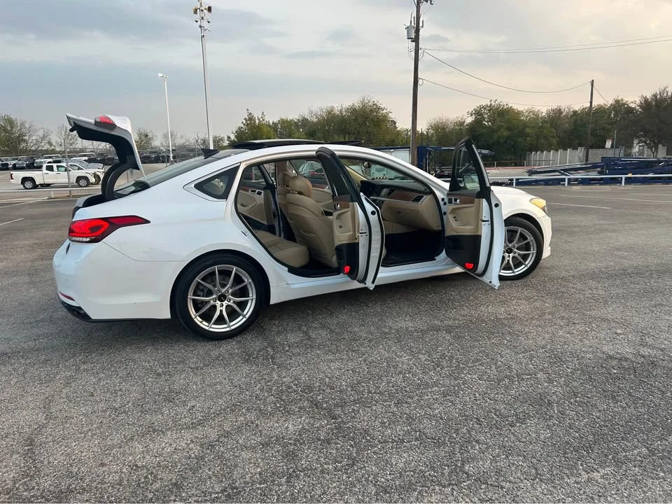 2015 Hyundai Genesis - Image 11 of 15