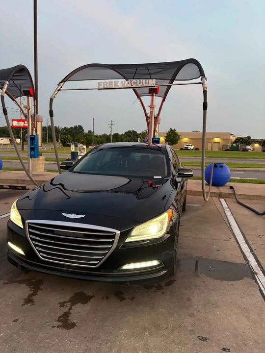 2015 Hyundai Genesis - Image 2 of 6