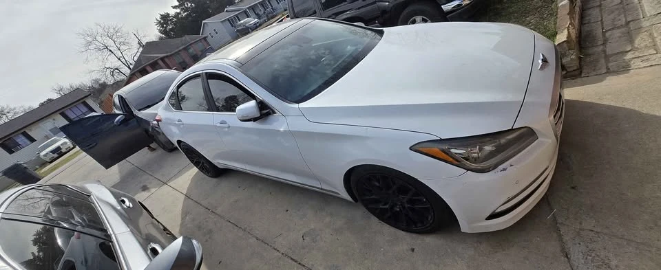 2015 Hyundai Genesis - Image 4 of 5