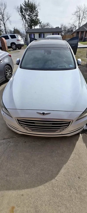2015 Hyundai Genesis - Image 2 of 5