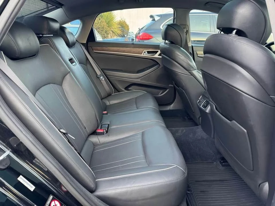 2015 Hyundai Genesis - Image 11 of 20