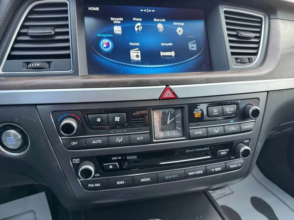 2015 Hyundai Genesis - Image 13 of 20
