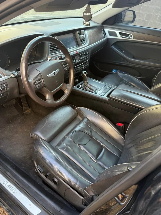 2015 Hyundai Genesis - Image 10 of 12