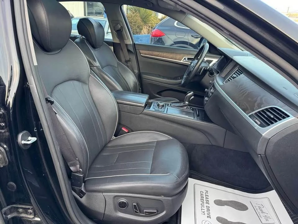 2015 Hyundai Genesis - Image 12 of 20