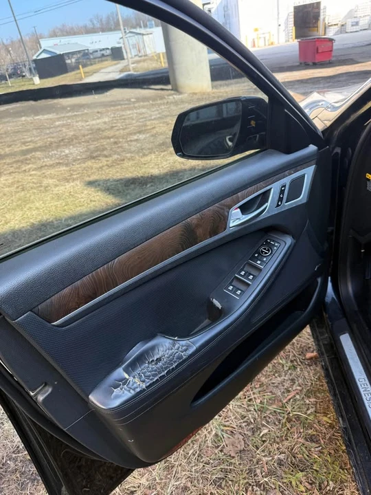 2015 Hyundai Genesis - Image 12 of 12