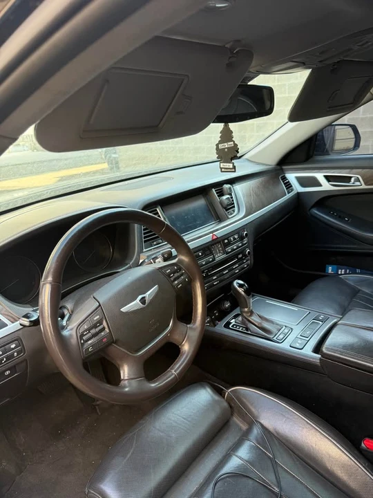 2015 Hyundai Genesis - Image 11 of 12