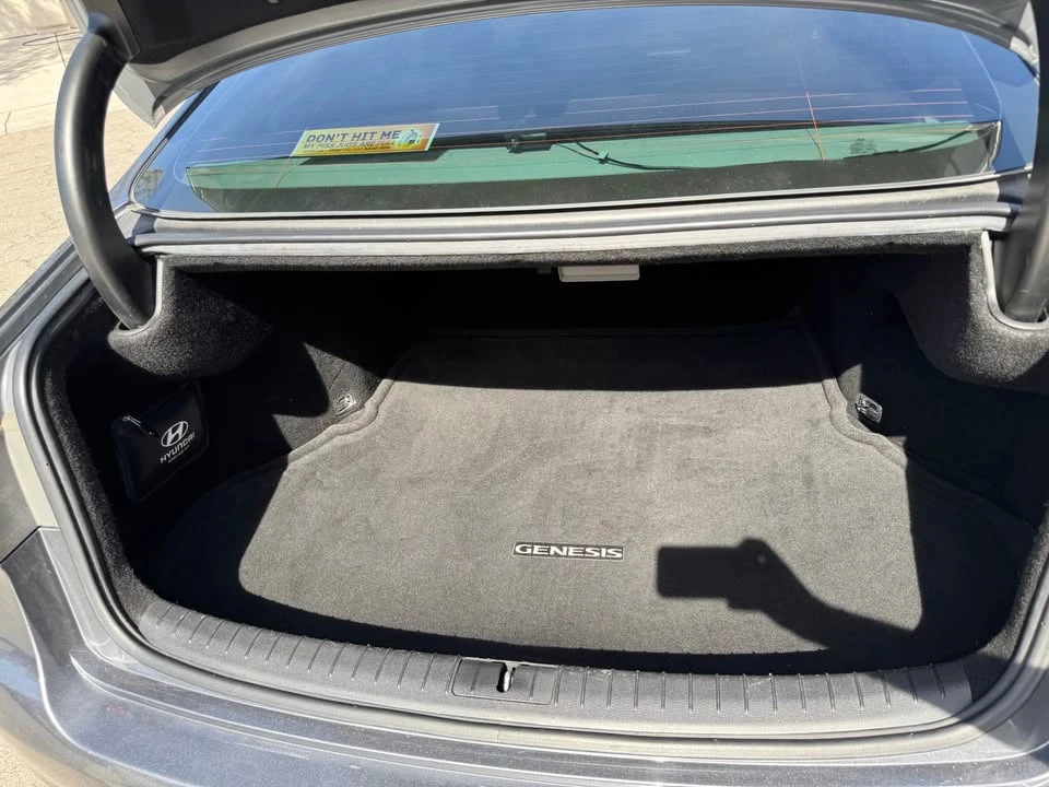 2015 Hyundai Genesis - Image 10 of 11
