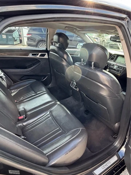 2015 Hyundai Genesis - Image 7 of 11