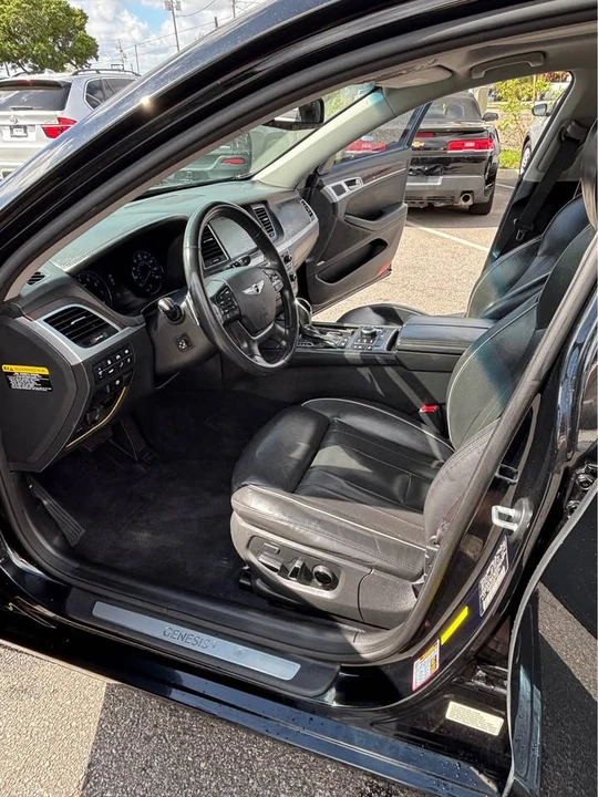 2015 Hyundai Genesis - Image 10 of 11