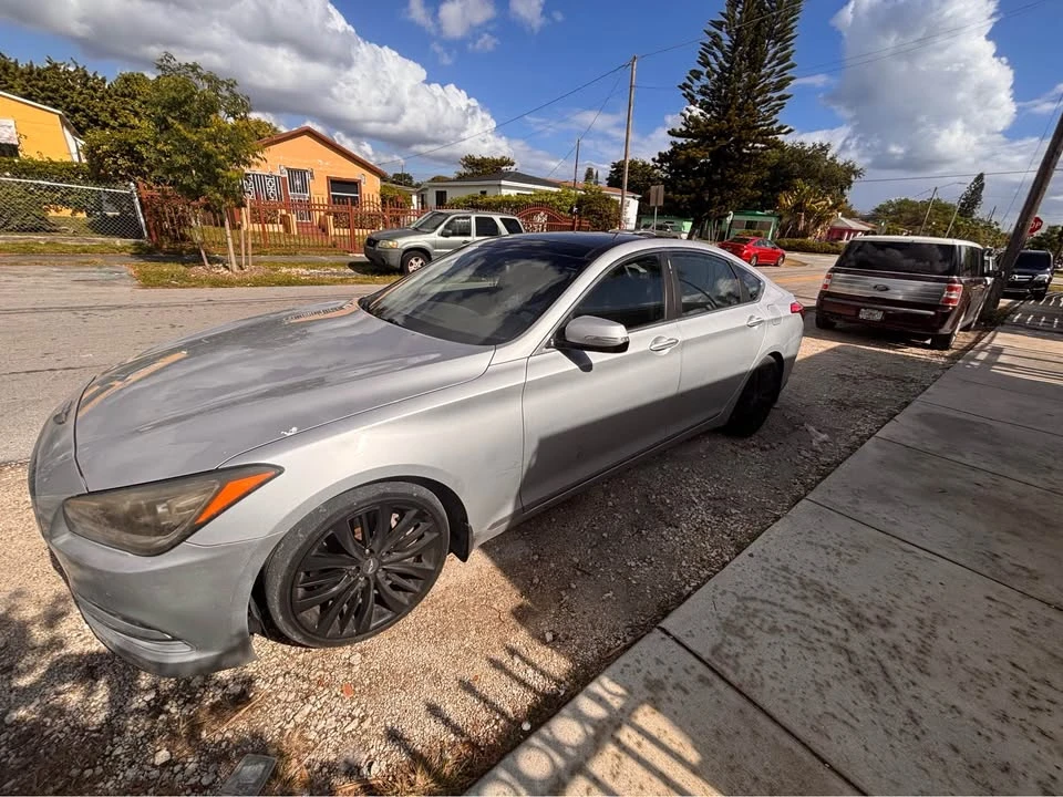 2015 Hyundai Genesis - Image 2 of 4