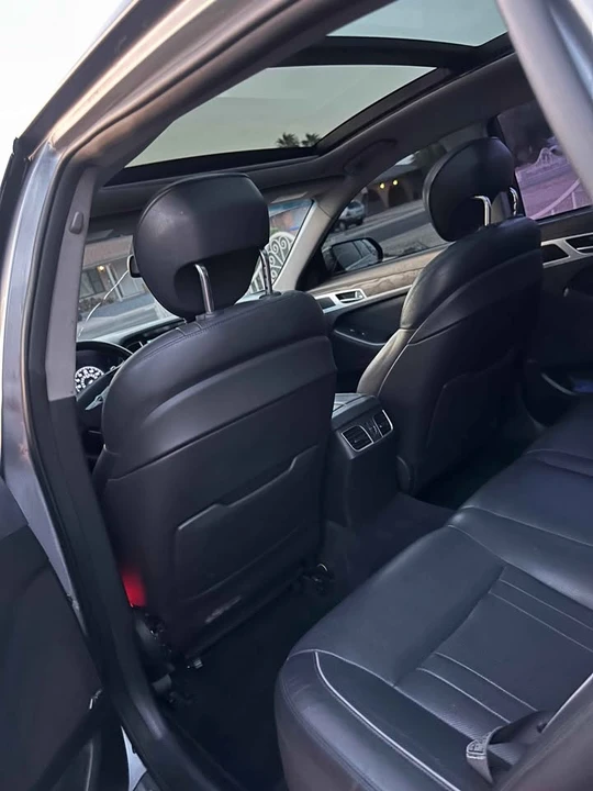 2015 Hyundai Genesis - Image 6 of 8