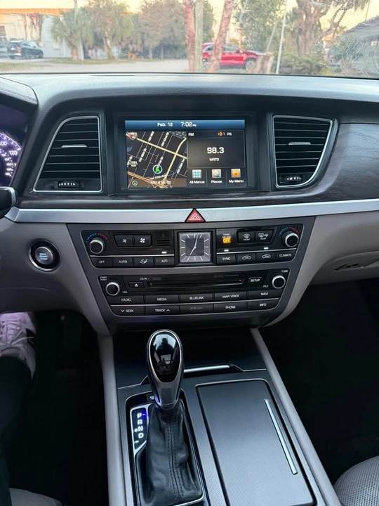 2015 Hyundai Genesis - Image 11 of 14