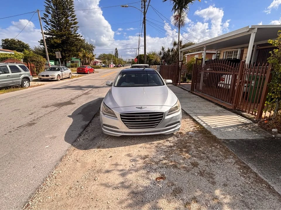2015 Hyundai Genesis - Image 4 of 4