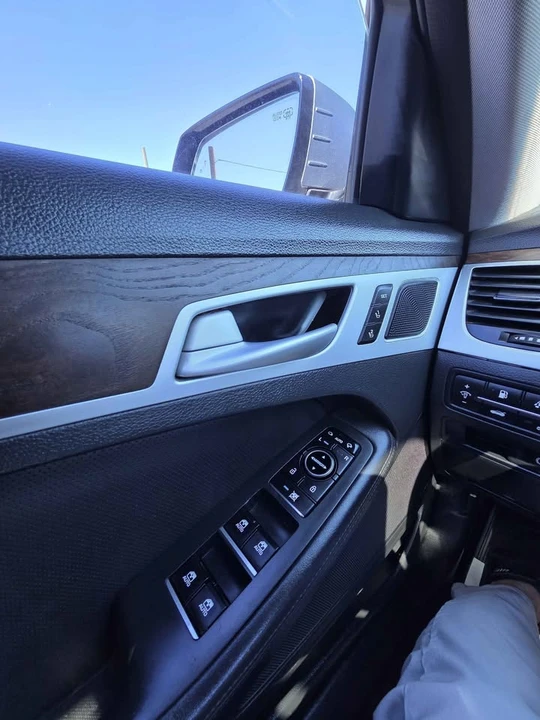 2015 Hyundai Genesis - Image 11 of 14