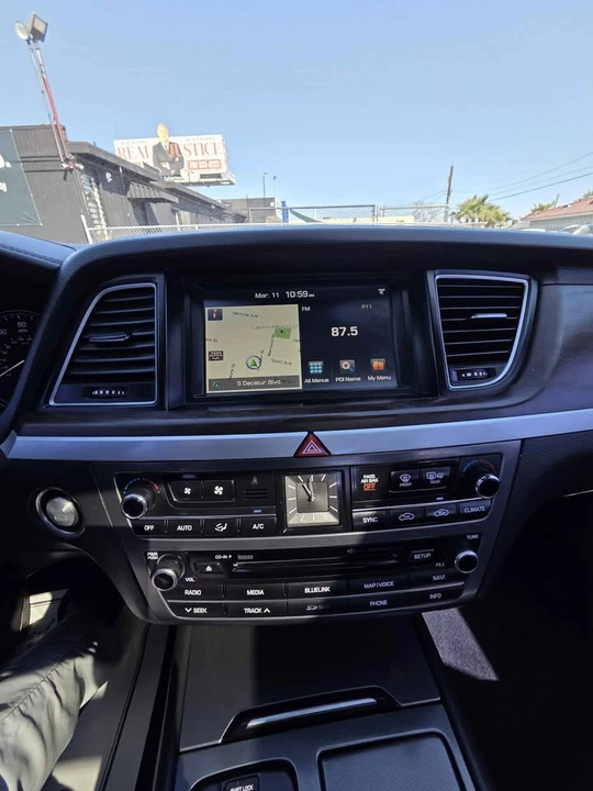 2015 Hyundai Genesis - Image 7 of 14