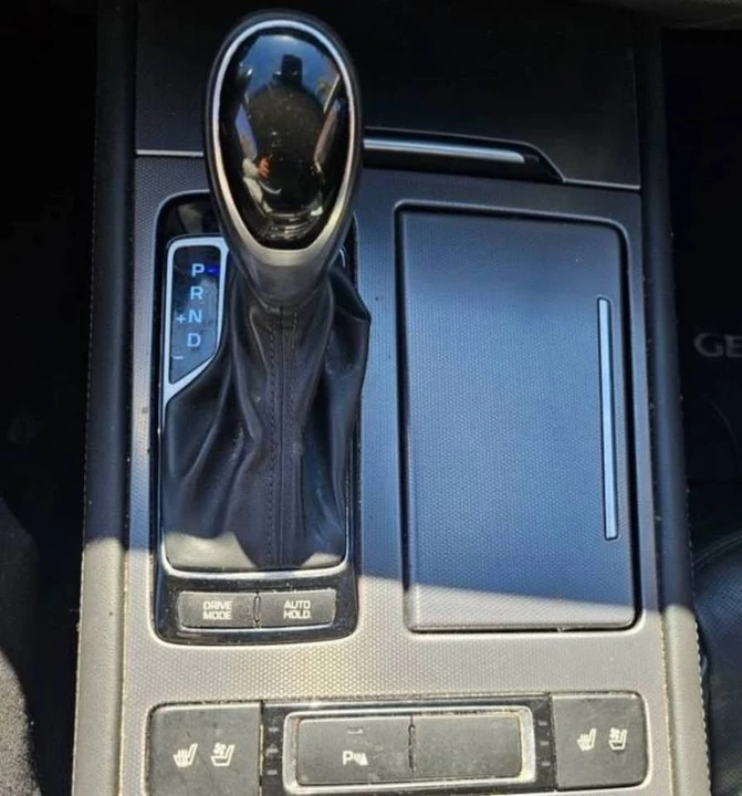 2015 Hyundai Genesis - Image 19 of 20