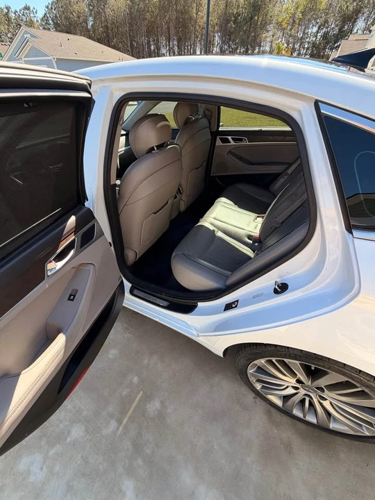2015 Hyundai Genesis - Image 7 of 15