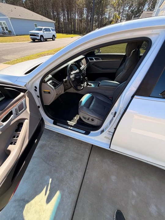 2015 Hyundai Genesis - Image 6 of 15