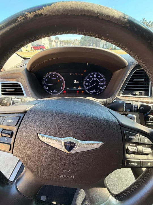 2015 Hyundai Genesis - Image 8 of 15