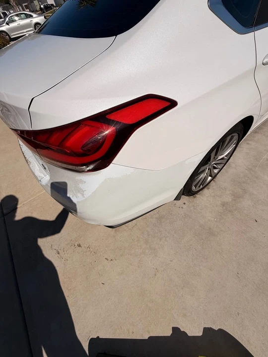 2015 Hyundai Genesis - Image 14 of 15
