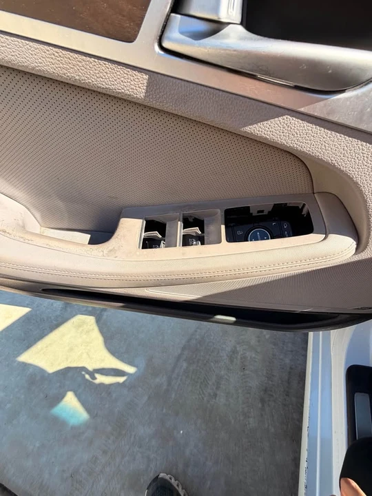 2015 Hyundai Genesis - Image 11 of 15