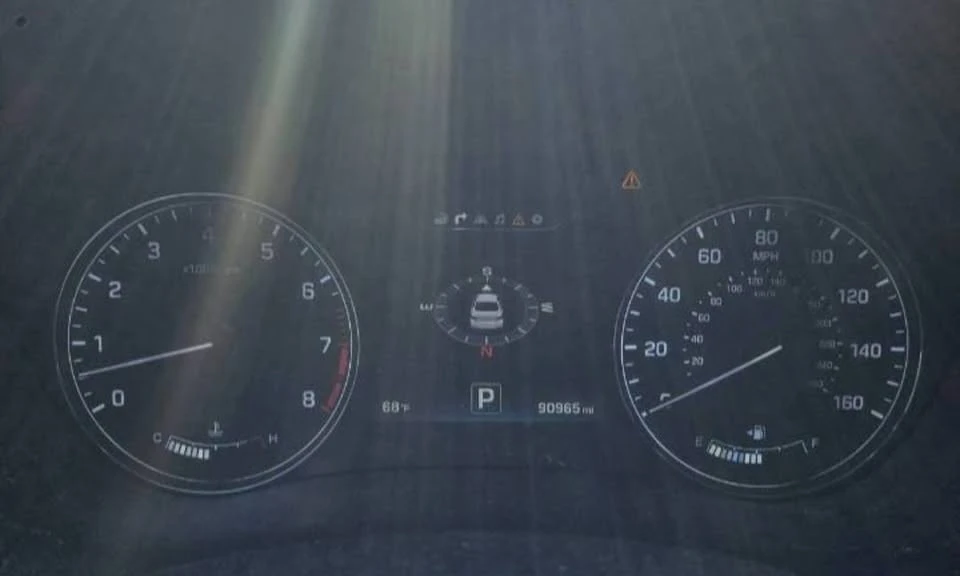 2015 Hyundai Genesis - Image 17 of 20