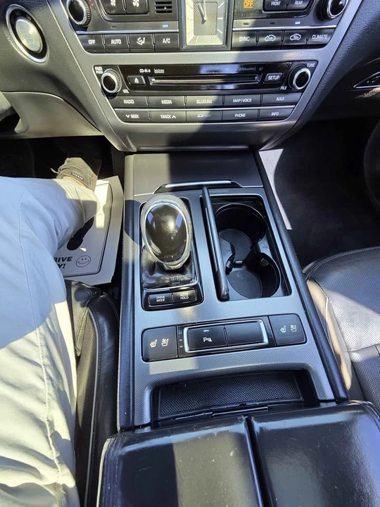 2015 Hyundai Genesis - Image 8 of 14