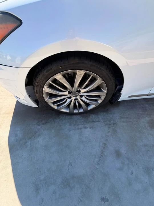 2015 Hyundai Genesis - Image 12 of 15