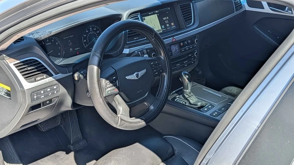 2015 Hyundai Genesis - Image 7 of 10