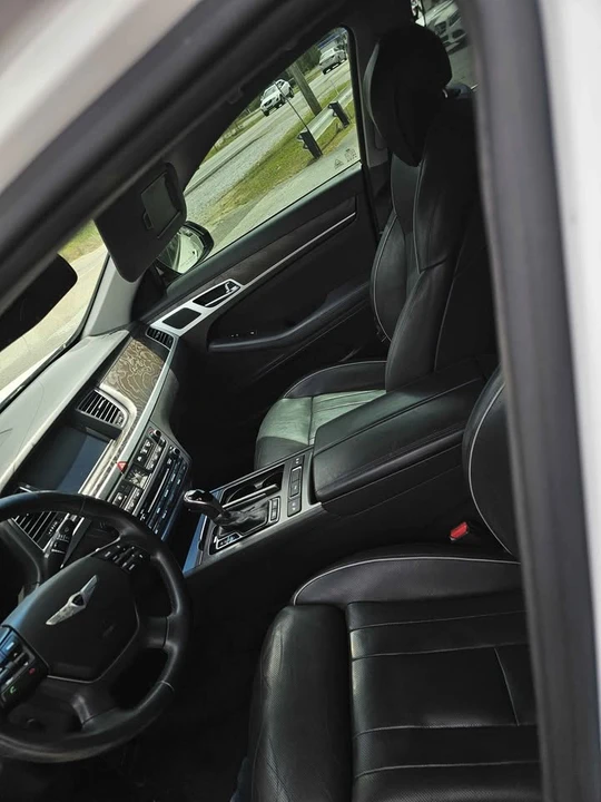 2015 Hyundai Genesis - Image 4 of 7