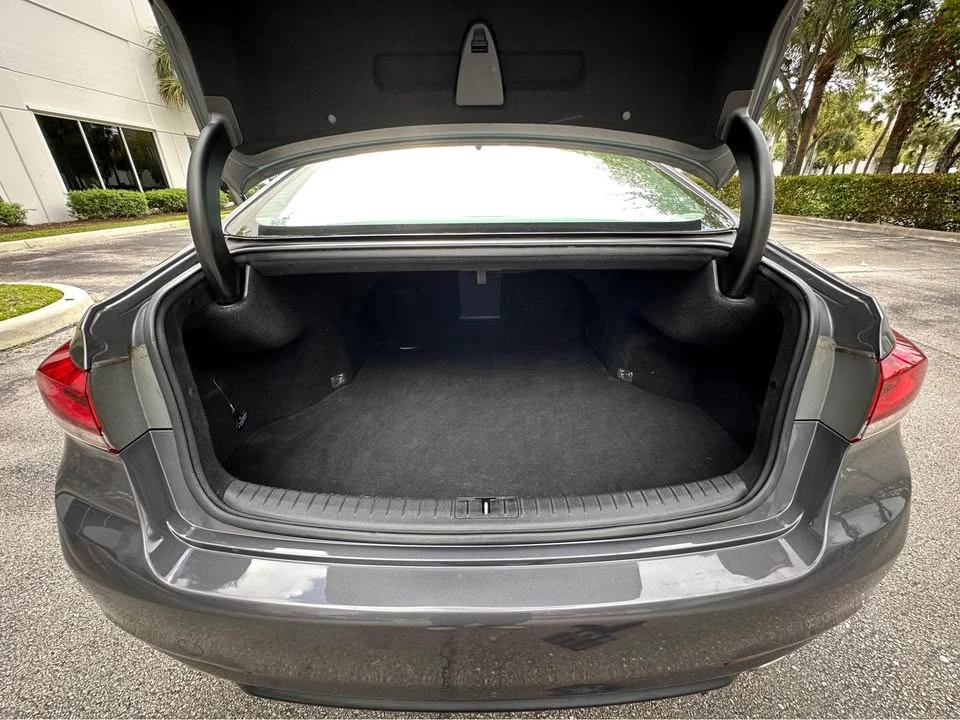 2015 Hyundai Genesis - Image 9 of 19