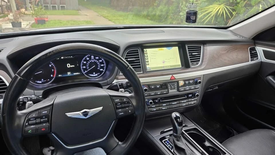 2015 Hyundai Genesis - Image 5 of 11