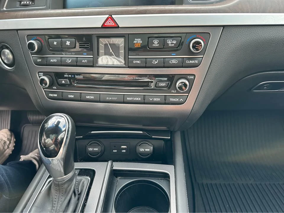 2015 Hyundai Genesis - Image 12 of 19
