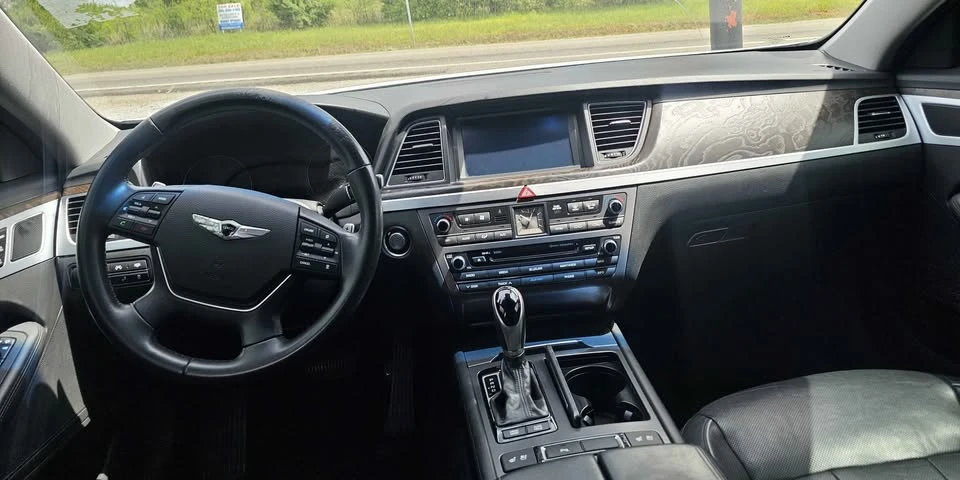 2015 Hyundai Genesis - Image 7 of 7