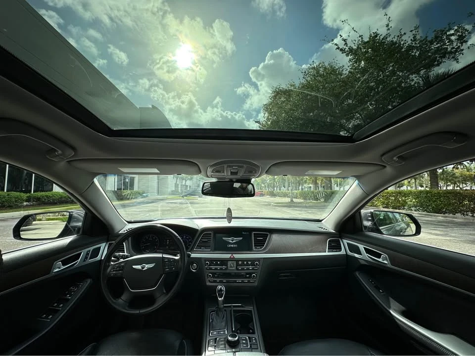 2015 Hyundai Genesis - Image 11 of 19