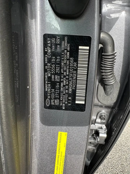 2015 Hyundai Genesis - Image 16 of 19